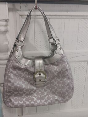 Preowned Coach Metallic Silver Signature Hobo Shoulder Bag